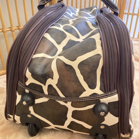 Giraffe print luggage - Picture 2 of 9